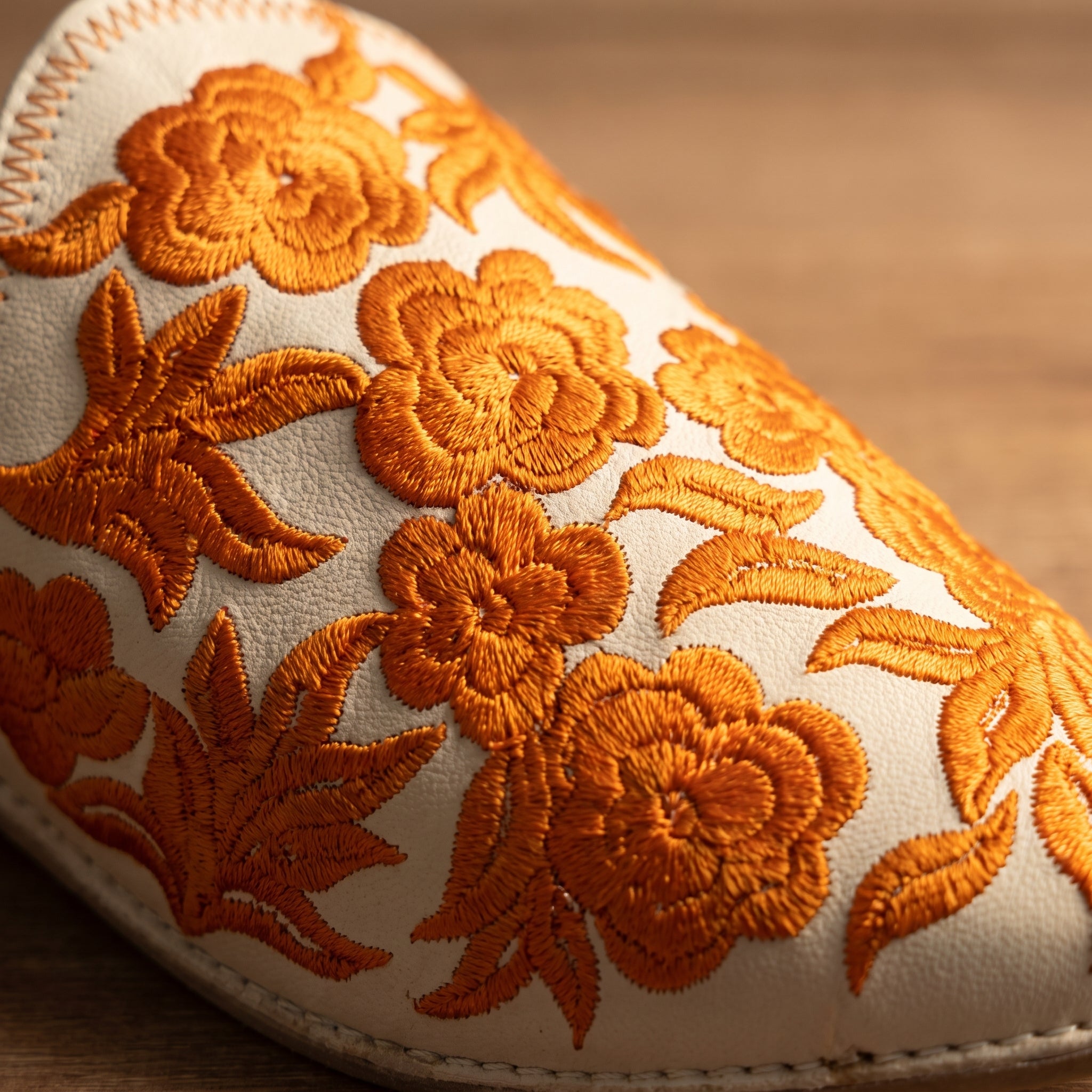 Babouche Ivoire Brodée Fleurs Orange