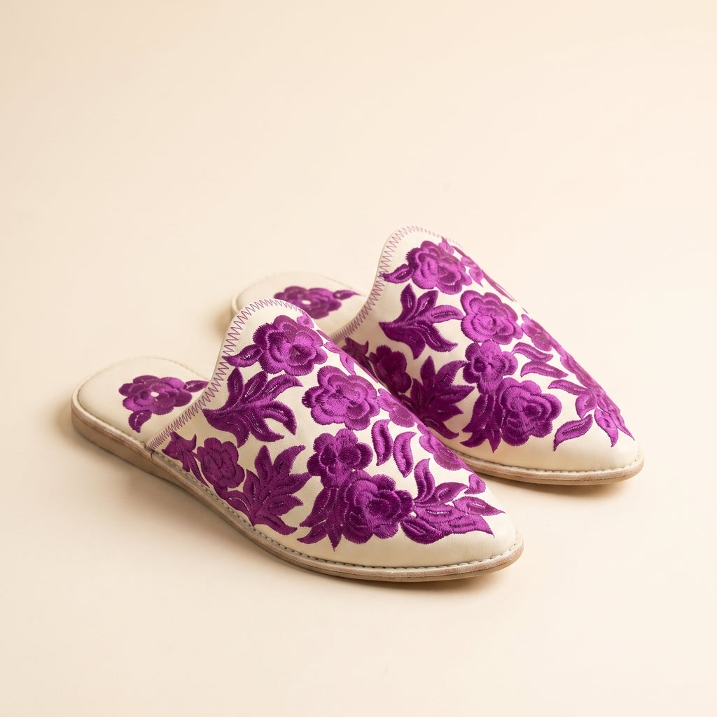 Babouche Ivoire Brodée Fleurs Violettes