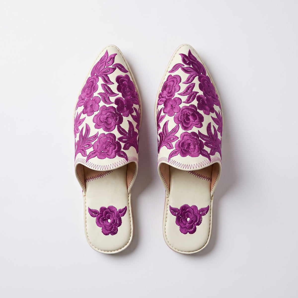Babouche Ivoire Brodée Fleurs Violettes