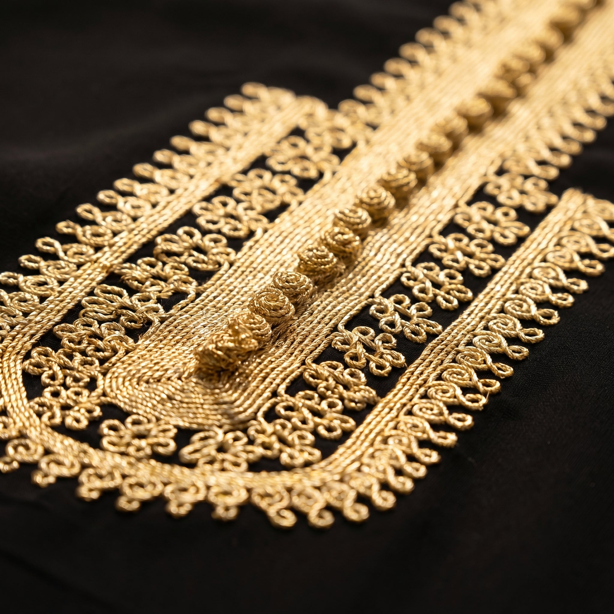 Caftan noir et doré