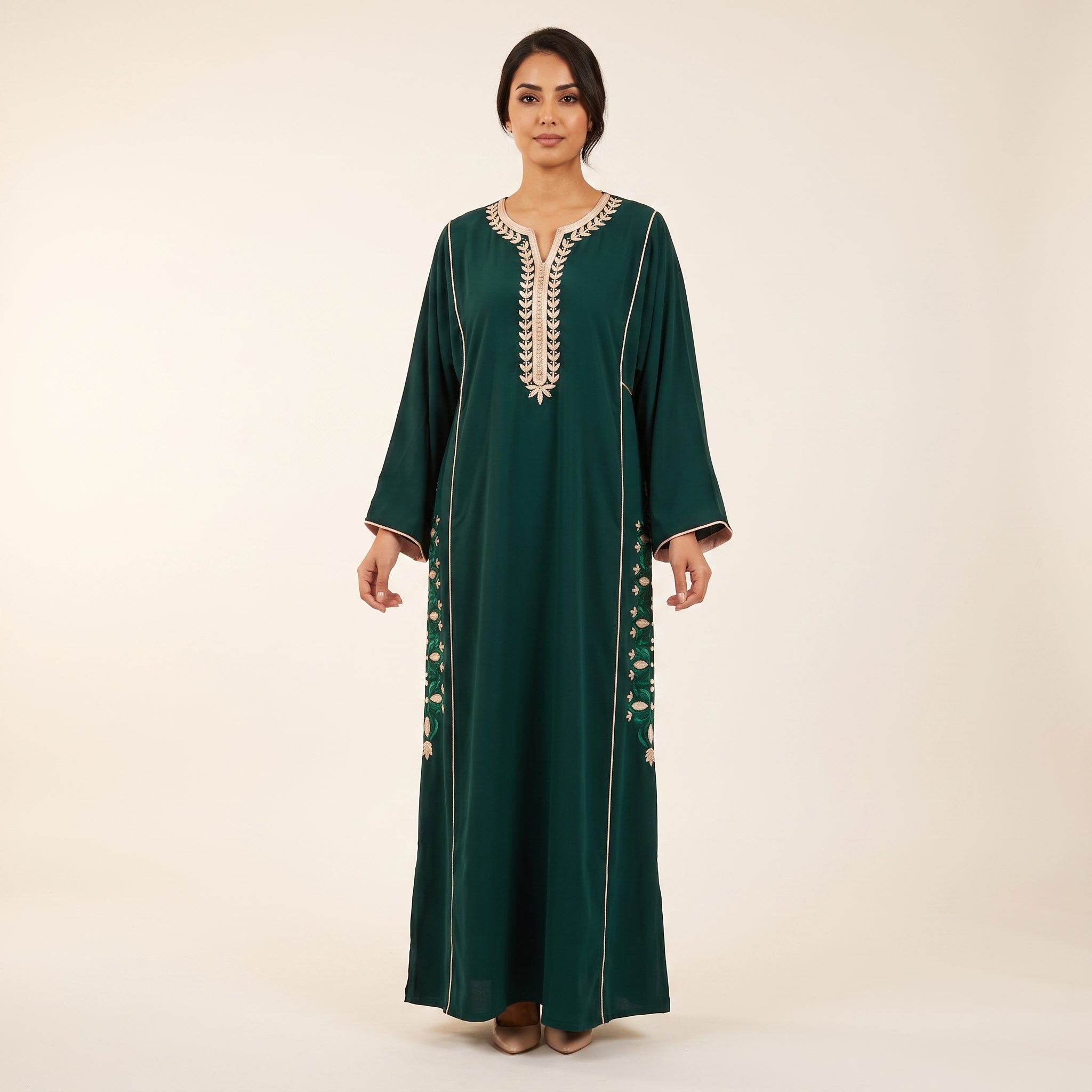 Caftan vert émeraude brodé fleurs ivoire