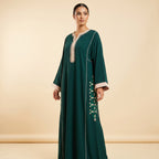 Caftan vert émeraude brodé fleurs ivoire