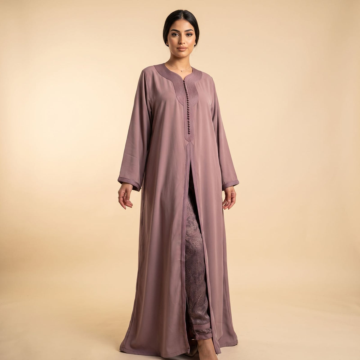 caftan vieux rose avec pantalon crêpe vu en entier