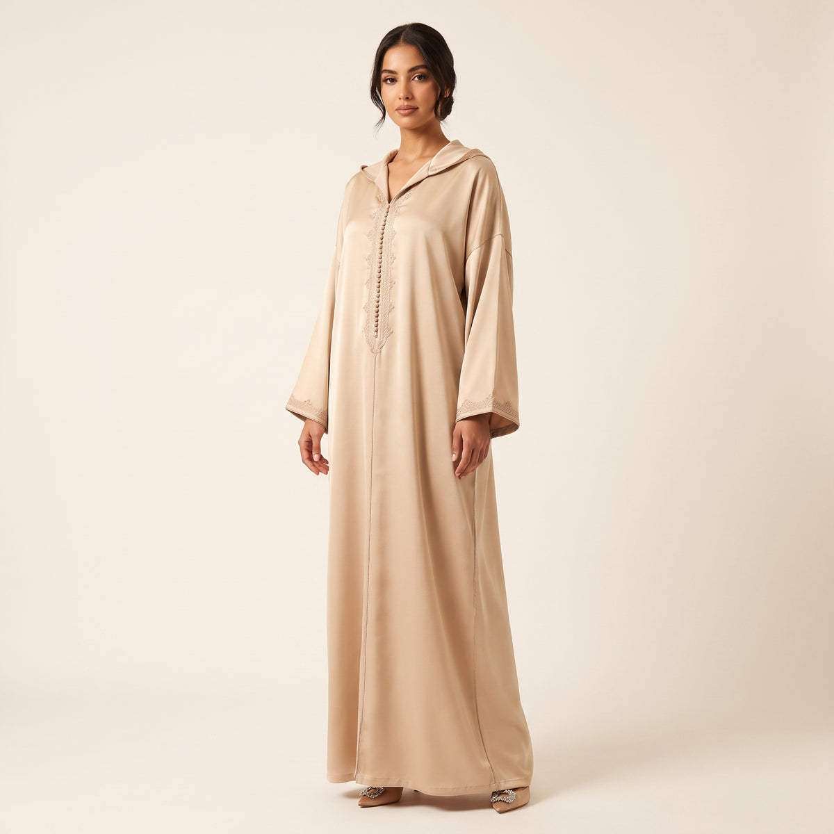 Djellaba beige capuche broderie tourbillon
