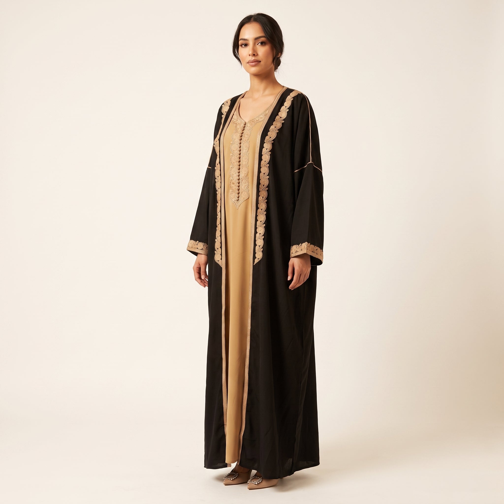 Ensemble kimono noir et robe camel doré