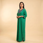 Gandoura verte broderies berbères violettes