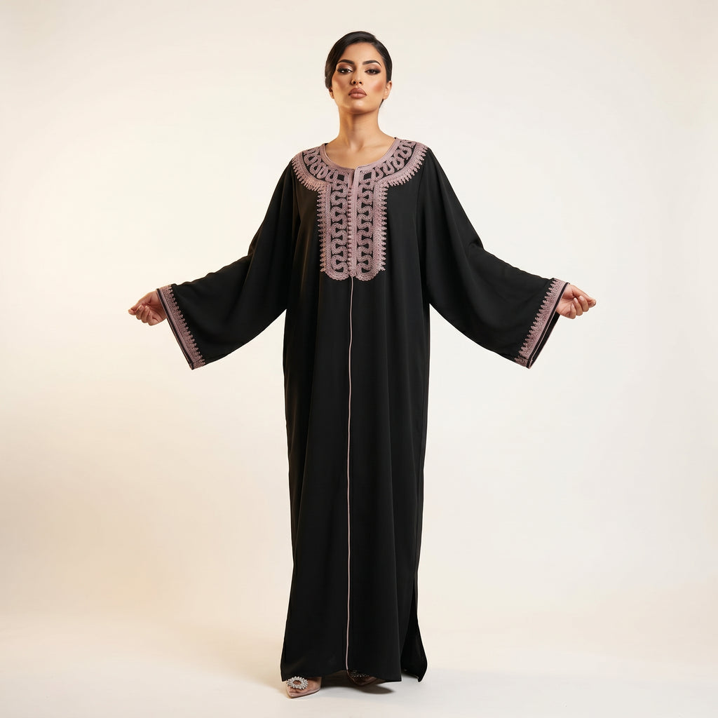 جلابية سوداء بزخارف عربية