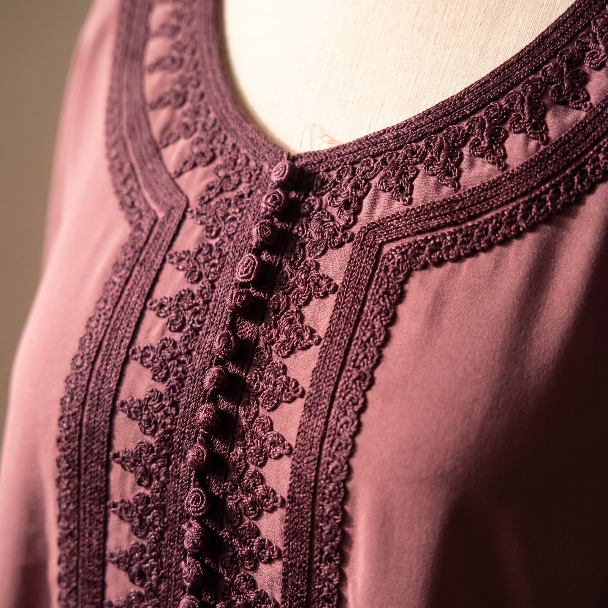 Gandoura brodée prune crêpe rosa