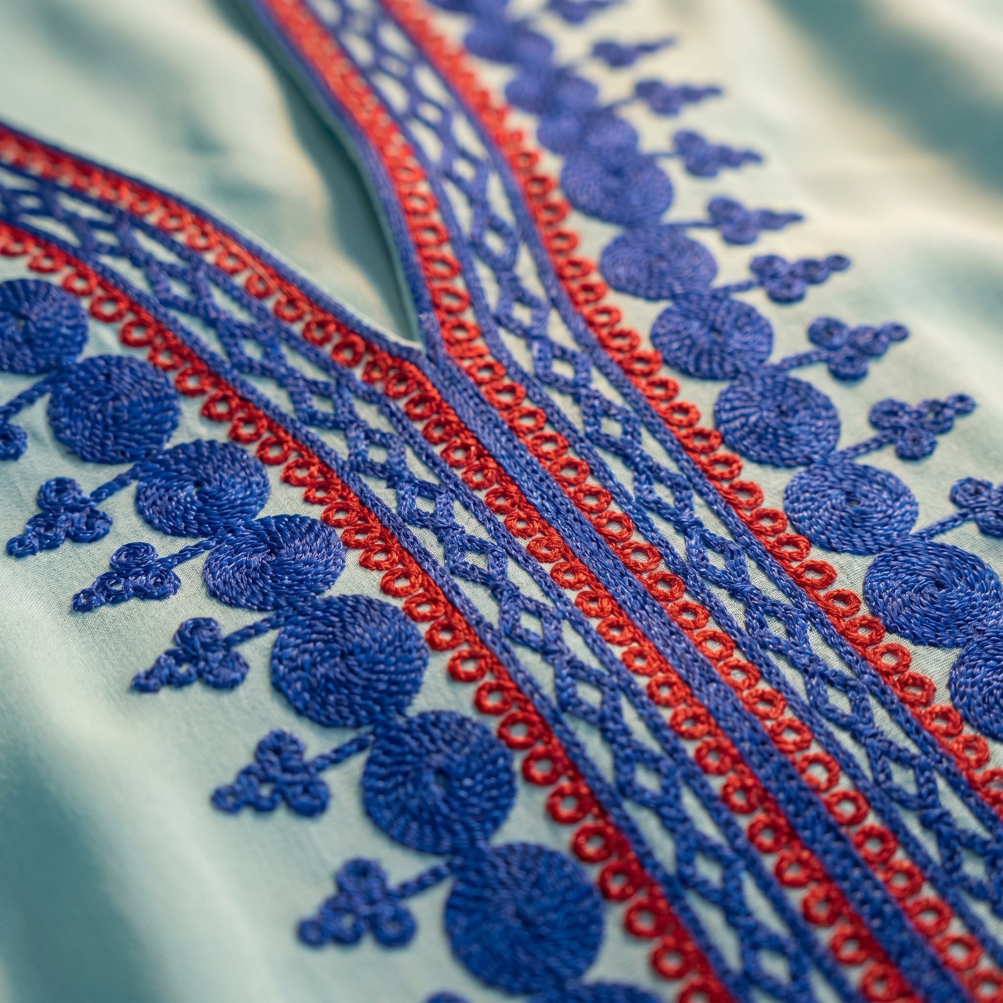 Gandoura Farasha menthe broderies bleu et rouge