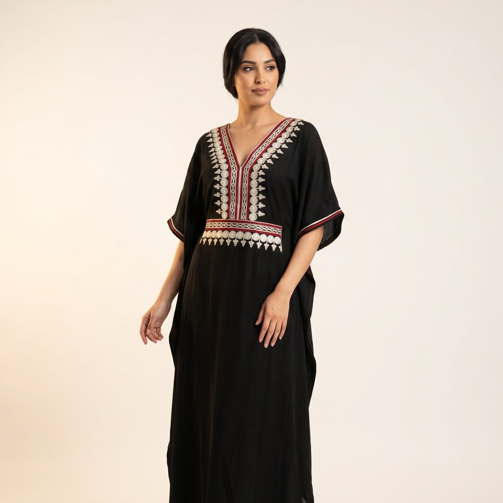 Gandoura farasha noire broderies argent et rouge