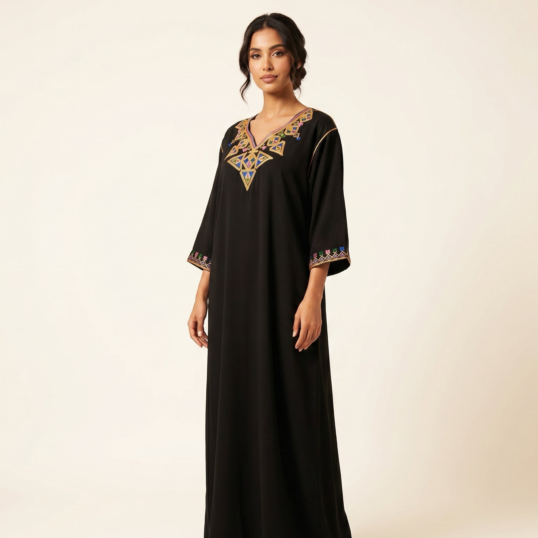 Gandoura noire broderies berbères dorées